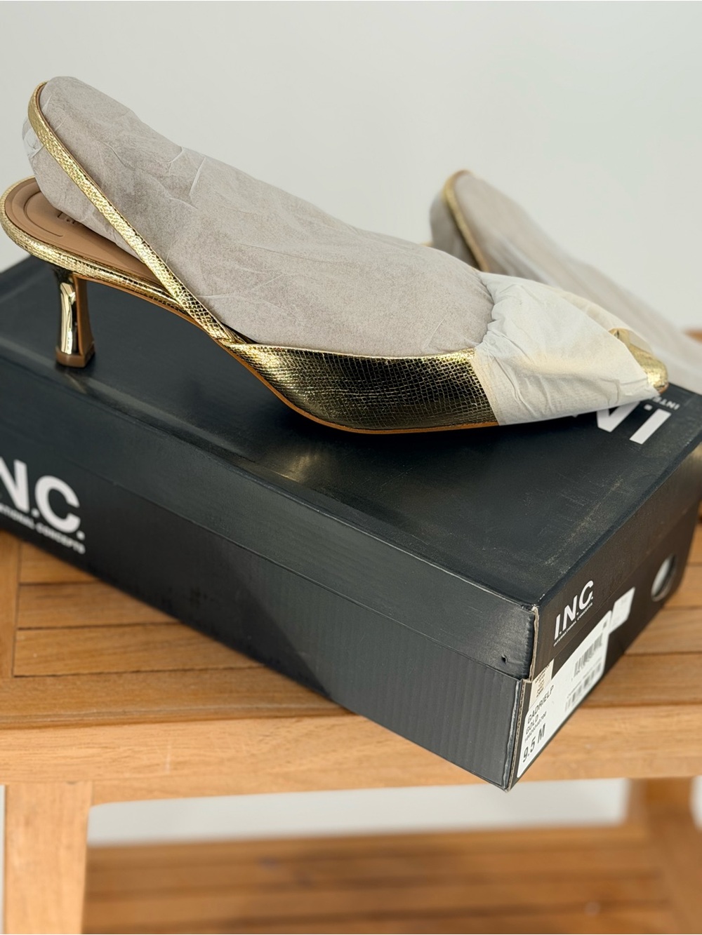 New GADRIELP WINC International Concepts Gold Pointed Toe Flats SIZE 9.5 - Picture 2 of 4
